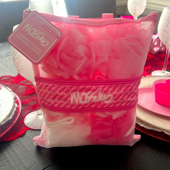 Mossimo Supply Co. Other - NWT Mossimo 6 shower Loofahs with travel bag Pink 💕🛍️💕🛍️💕